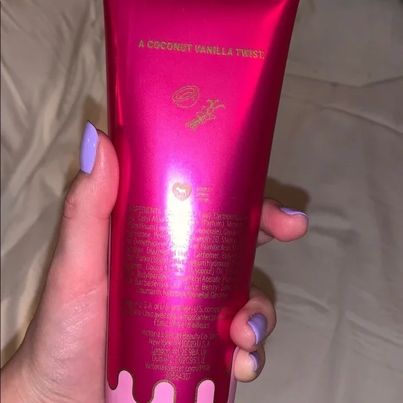 Pink coconut body lotion - Picture 3 of 3